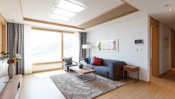 사택 거실